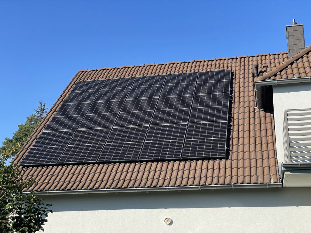 Photovoltaik Solaranlage Module Photovoltaikanlage Satteldach Schwarz Ziegel