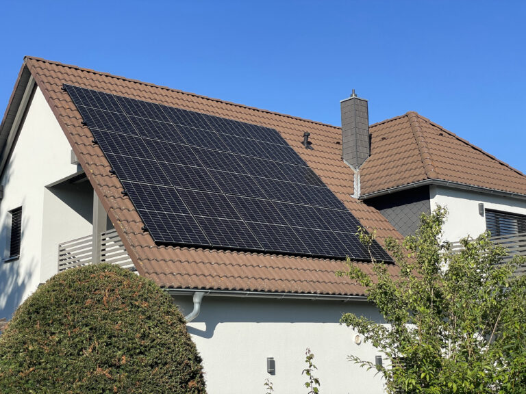 Photovoltaik Solaranlage Module Photovoltaikanlage Satteldach Schwarz Ziegel